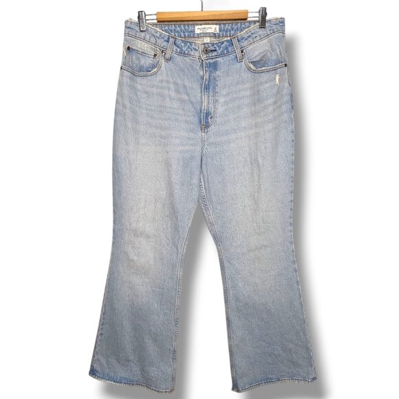 Abercrombie & Fitch Curve Love High Rise Vintage Flare Denim Jeans Size 32/14S - Picture 1 of 4